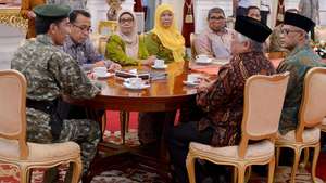Berbaju Loreng, Jokowi Pamer Keterbatasannya