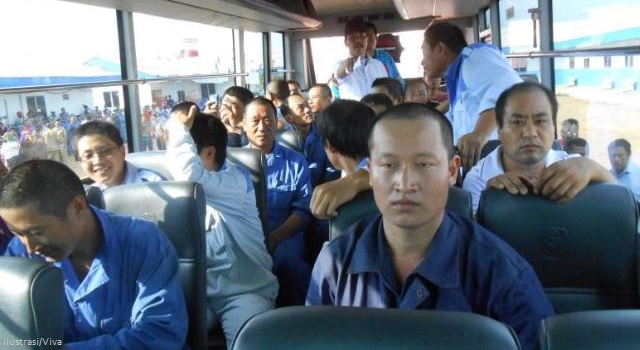Ratusan Ribu Buruh Pribumi Kena PHK, Ribuan Buruh Cina Masuk Indonesia