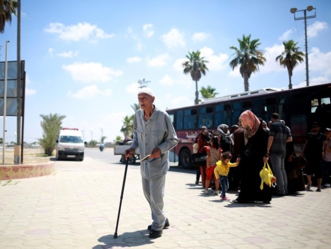 Perlintasan Rafah - orang tua yang hendak kembali ke Gaza