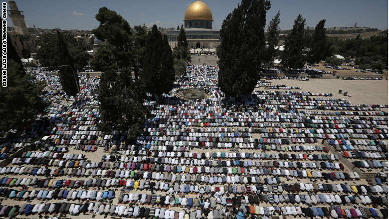 Palestinian Muslim worshipers pray outside the Dome of the Rock at the Al-Aqsa Mosque compound in Jerusalem during the first Friday prayer of the holy month of Ramadan, on June 19, 2015. Israel announced it was relaxing restrictions on the movement of Palestinians to and from the West Bank and Gaza Strip, ahead of the Muslim holy month of Ramadan. Men aged over 40 and women of all ages from the West Bank will be able to pray at the Israeli-controlled holy site, and 800 people from the Gaza Strip will be allowed to attend Friday prayers. AFP PHOTO/AHMAD GHARABLI        (Photo credit should read AHMAD GHARABLI/AFP/Getty Images)