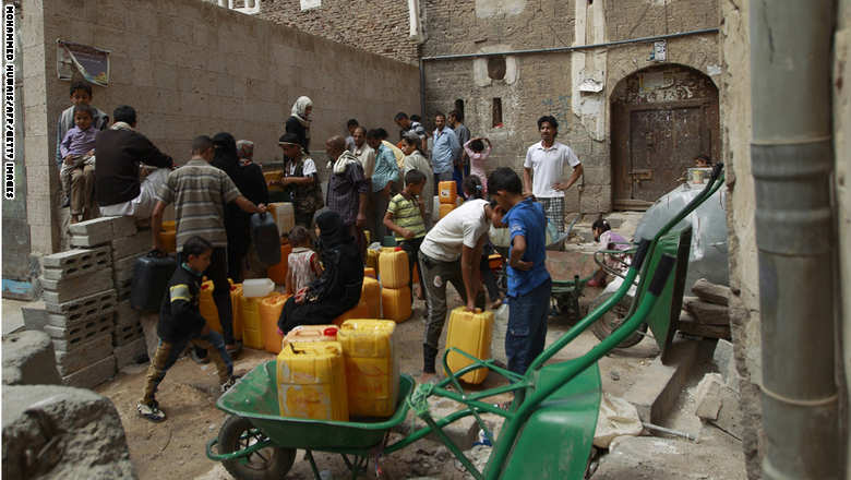 Yemenis wait to fill jerrycans with water from a public tap amid an acute shortage of water supply to houses during the fasting month of Ramadan in the capital Sanaa, on June 21, 2015. AFP PHOTO / MOHAMMED HUWAIS        (Photo credit should read MOHAMMED HUWAIS/AFP/Getty Images)