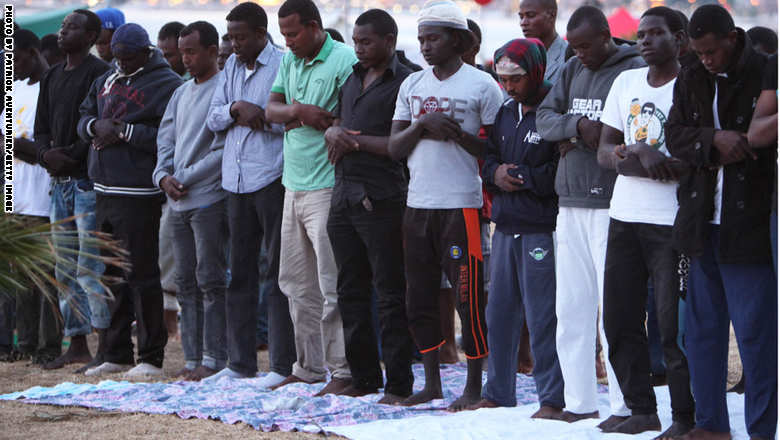 VENTIMIGLIA, ITALY - JUNE 17: Migrants pray for the start of ramadan as they gather at the French border hoping to enter the country on June 17, 2015 in Ventimiglia, Italy. A group of around 200 migrants, mostly from Libya, Sudan and Eritrea, were left stranded at the border after French police refused them entry to the country. (Photo by Patrick Aventurier/Getty Images)