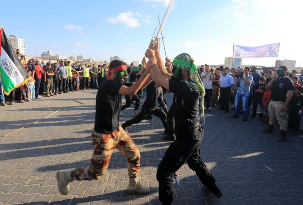 parade latihan militer pemuda palestina- 7jpg