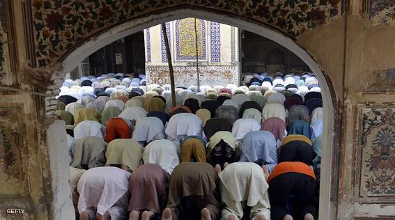 Pakistani Muslims offer first Friday prayers during the Muslim fasting month of Ramadan at the masjid Wazir Khan in Lahore on June 19, 2015.  Islam's holy month of Ramadan is celebrated by Muslims worldwide marked by fasting, abstaining from foods, sex and smoking from dawn to dusk for soul cleansing and strengthening the spiritual bond between them and the Almighty.  AFP PHOTO / ARIF ALI        (Photo credit should read Arif Ali/AFP/Getty Images)
