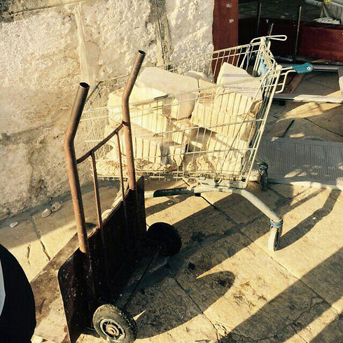 benterok Masjid al Aqsha tgl 26-07 - penghalang yang digunakan Muslim palestina