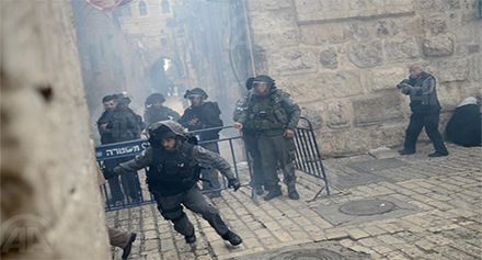 benterok Masjid al Aqsha tgl 26-07 - suasana benterokan 1