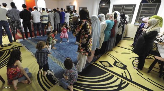 TO GO WITH AFP STORY BY CLAIRE DE OLIVEIRA Brazilian followers of Islam pray as their children play at Rio de Janeiro's first mosque, on August 13, 2011 during the Muslim holy month of Ramadan. In the land of the itsy-bitsy bikinis, the Islamic veil is gaining ground.  AFP PHOTO/ANTONIO SCORZA (Photo credit should read ANTONIO SCORZA/AFP/Getty Images)