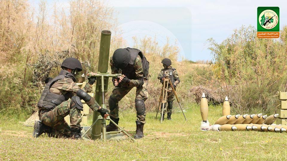 pasukan khusus peluncur roket Qassam-memperbaiki hitungan sasaran target