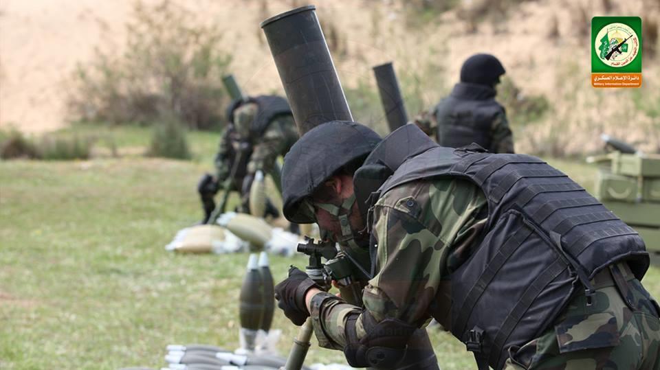 pasukan khusus peluncur roket Qassam-menghitung jarak target