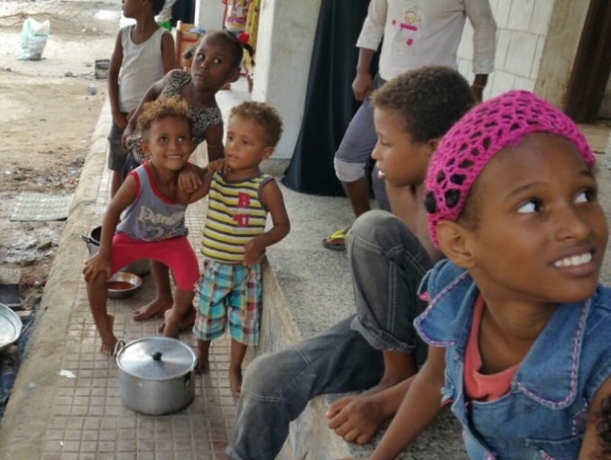 pengungsi Aden, Yaman - sedikit hiburan bagi anak-anak pengungsi