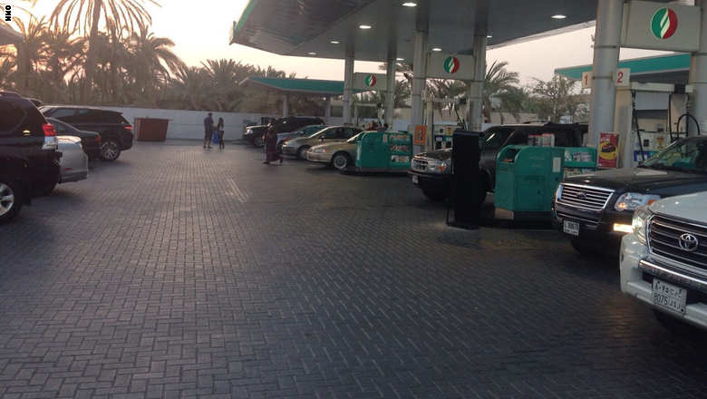 Melihat Antrian Kenaikan BBM di Uni Emirat Arab