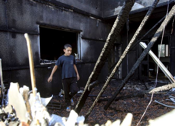 dibakar teroris Yahudi - sisa2 puing kebakaran 1