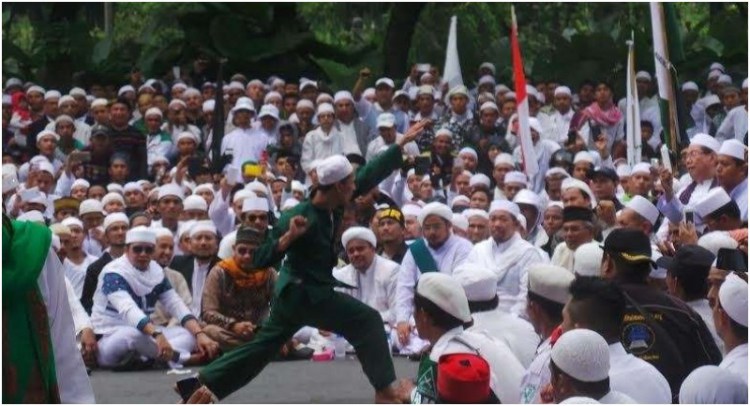 Polisi Gunakan Anjing Untuk Halau Aksi Demo FPI di Balaikota