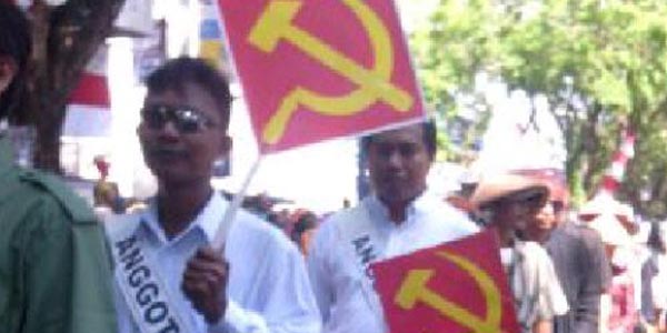 Lambang PKI dan Foto Aidit Ramaikan Karnaval Hari Kemerdekaan RI ke-70 di Pamekasan
