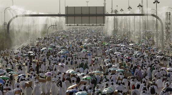 Muslim pilgrims pray on Mount Mercy on the plains of Arafat during the annual haj pilgrimage, outside the holy city of Mecca September 23, 2015. REUTERS/Ahmad Masood TPX IMAGES OF THE DAY