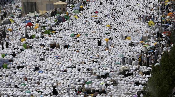 Muslim pilgrims perform prayers in Arafat during the annual haj pilgrimage, outside the holy city of Mecca September 23, 2015. REUTERS/Ahmad Masood