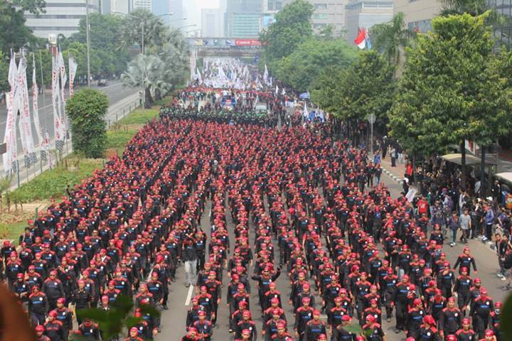 Rupiah Terus Anjlok, Ribuan Pekerja Pribumi di Bekasi Kena PHK