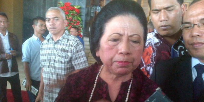 Ceu Popong: Bilang Gak Krisis, Jokowi Punya Pikiran Tidak?