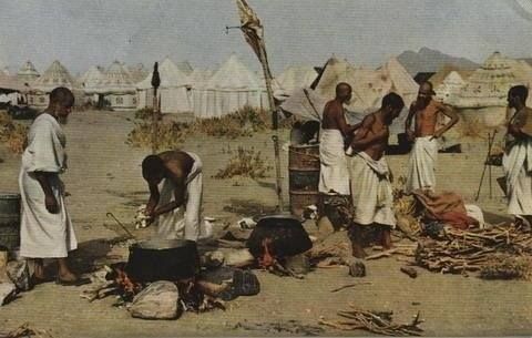 haji II - para jamaah memasak di hari armina