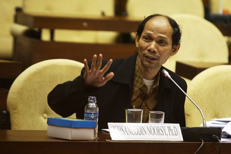Ichsanuddin Noorsy: Bau Busuk Proyek Kereta Cepat Jakarta - Bandung Menyengat Banget