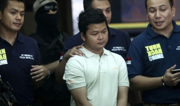 Teroris Pembom Mall Alam Sutera Adalah Seorang Cina Katolik