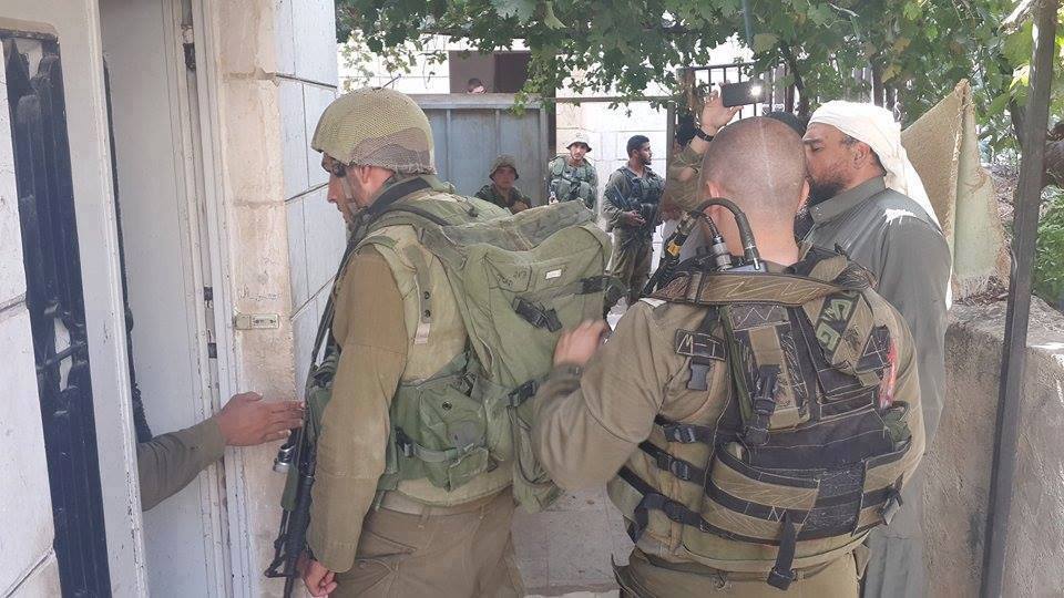 Rumah- tentara Zionis Israel berjaga