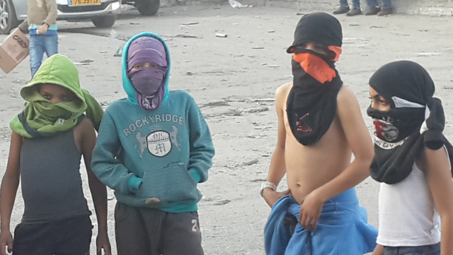 Foto: Inilah Bocah-Bocah Surga, Kayu Bakar Intifadhah III