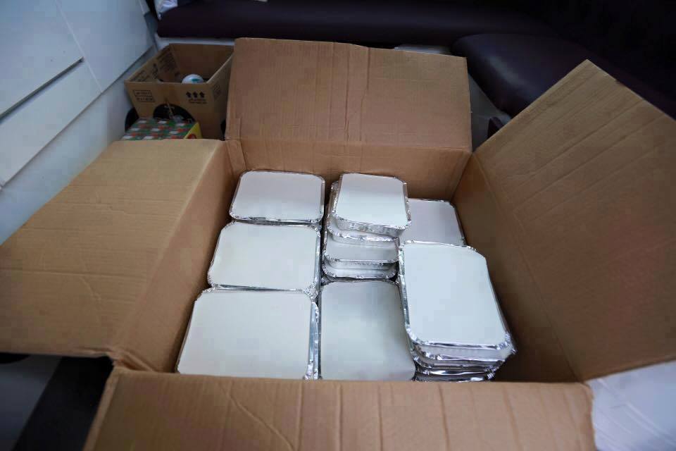 restoran Palestina - Nasi kotak untuk dibagikan