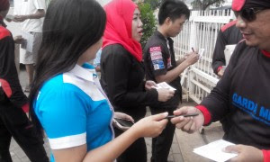 Simpati Rakyat Terhadap Perjuangan Buruh Yang Long March Bandung-Jakarta