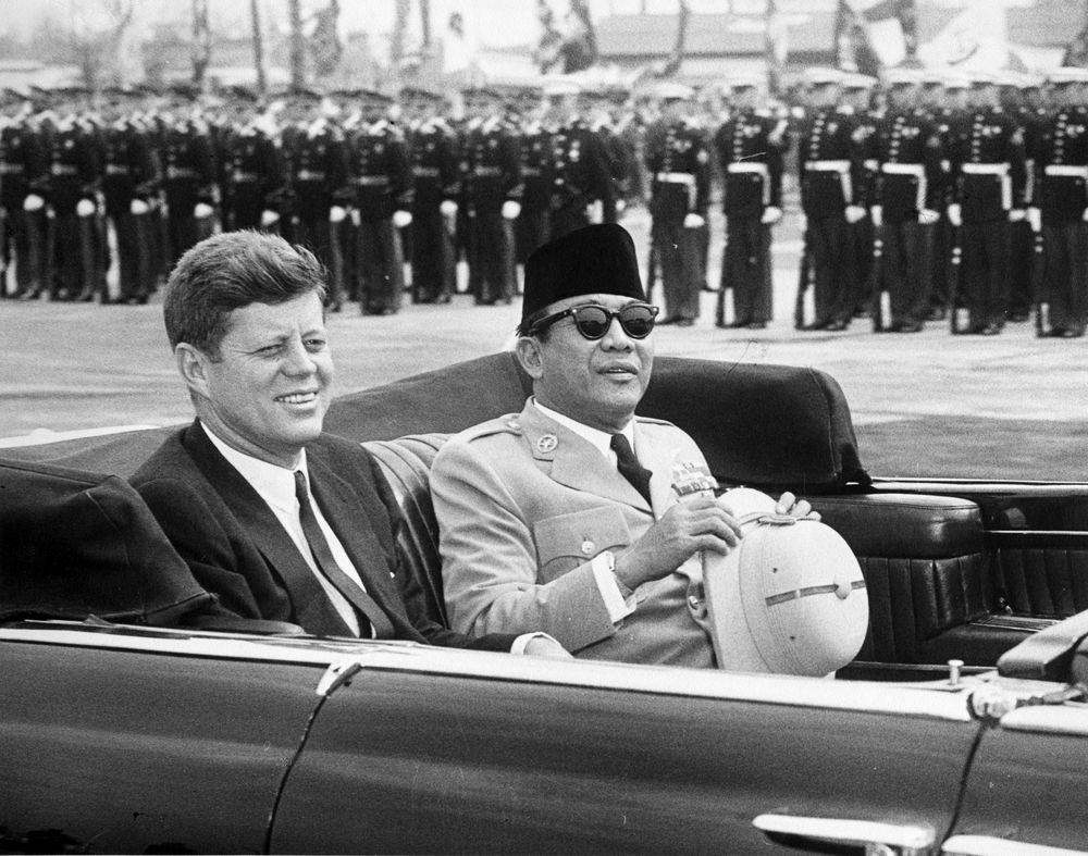 Helikopter Bung Karno Itu Hadiah Dari JFK, Bukan Beli...