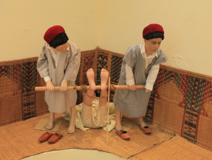 Museum Pendidikan Tunisia - cara menghukum murid yang bandel