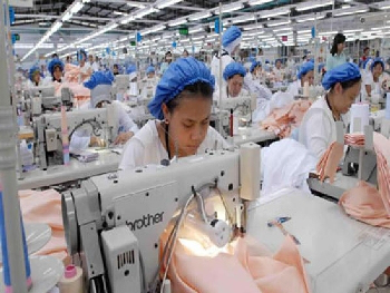 Ribuan Pekerja Garmen di Pekalongan Terkena PHK Massal