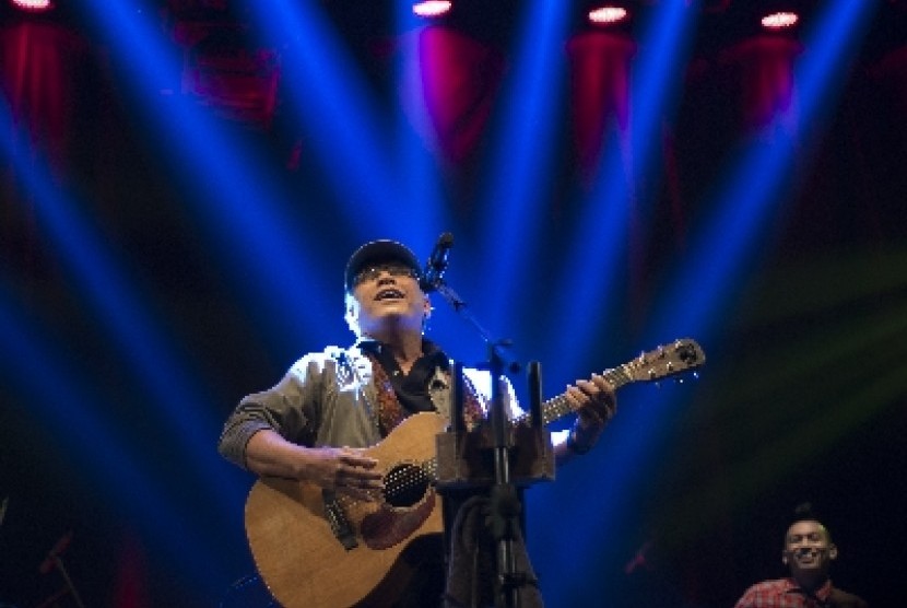 Iwan Fals Tagih Janji Jokowi Lewat Lagu
