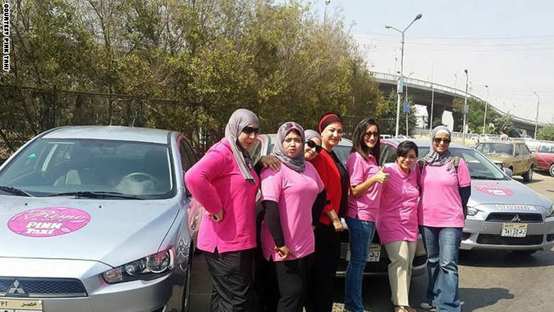 “Pink Taxi”, Taksi Khusus Perempuan Primadona Baru di Mesir