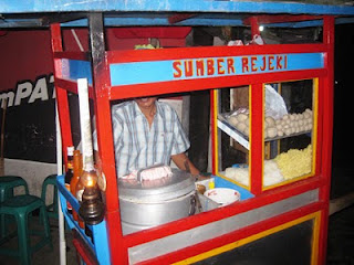 Di Karawang, Tukang Bakso dan Warteg pun Dipajaki