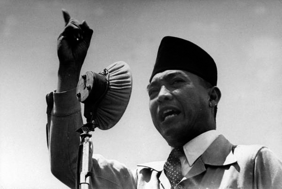 Menguak Sisi Filosofis Bung Karno Memakai Peci Hitam