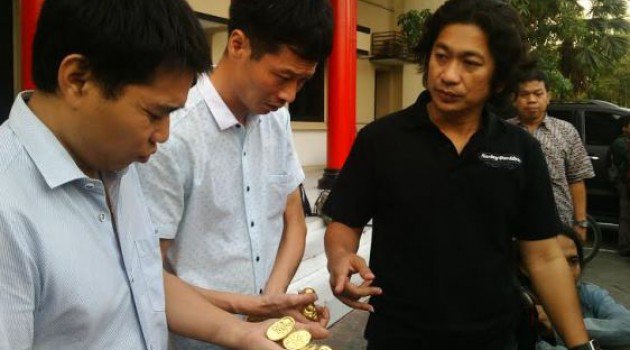 Kebangetan, Patung Tuhannya pun Dipalsukan Dua Warga Cina Ini