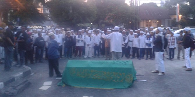 Tolak Bupati Purwakarta ke Jakarta, Massa Bawa Keranda Mayat