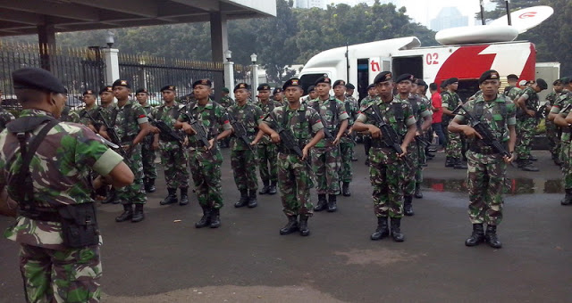 Katanya Ahok Gak Takut Teroris, Tapi Kenapa Minta Balaikota Dijaga Tentara?