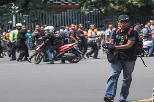 3 Kejanggalan Bom Sarinah Lewat Analisa Foto