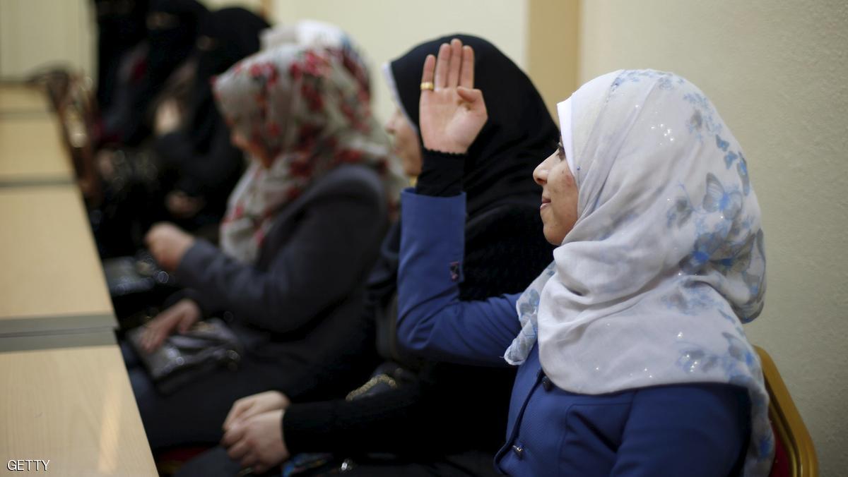 Palestinian brides attend marriage counseling class at the Islamic University in Gaza City January 19, 2016. Picture taken January 19, 2016. REUTERS/Suhaib Salem