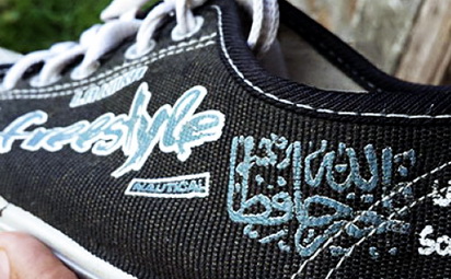 Kali Ini Sepatu Bertulisan Ayat Quran Beredar Bebas