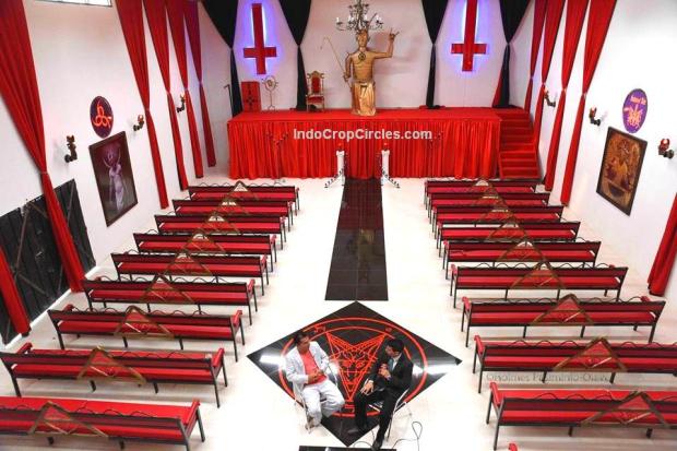 gereja-setan-di-kolombia-04