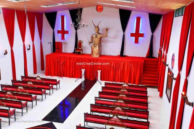 gereja-setan-di-kolombia-05