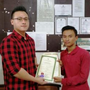 Tokoh Tionghoa Non-Muslim Ini Tebus Ijazah Siswa Madrasah Yang Miskin, Kemana Tokoh Islam?