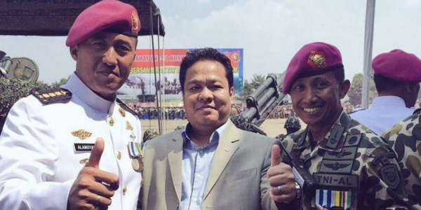 Kepalkan Tangan, Ongen: "Lawan Rezim Koplak!"