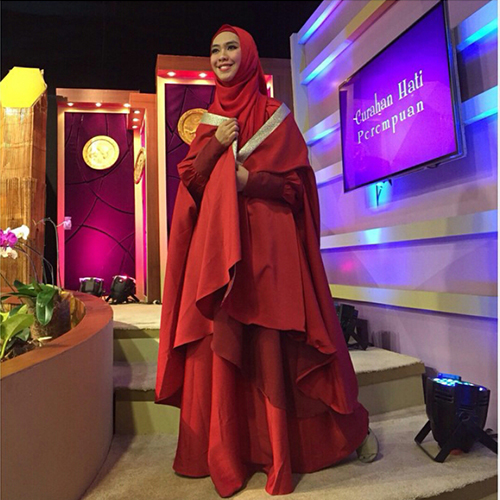 Ini Jawaban Oki Setiana Dewi Dicap "Ustadzah Abal-Abal"