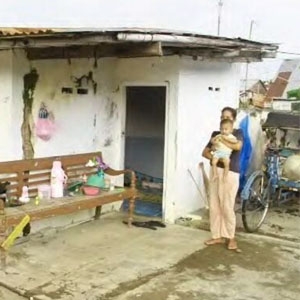 Pejabatnya Foya-Foya, Rakyatnya Ada Yang Tinggal di WC