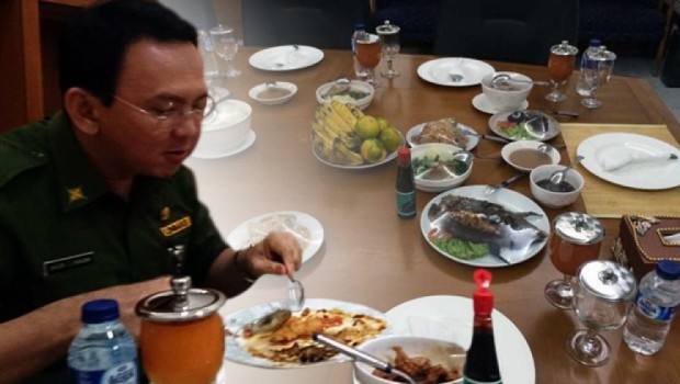 Ahok Ngaku Suka Makan Daging Babi, Tapi Sudah Berani Tafsirkan Qur'an