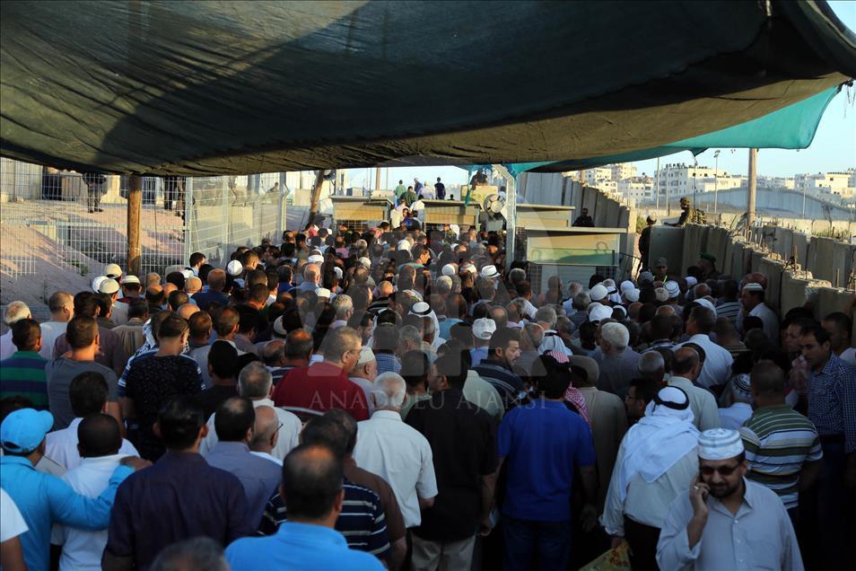 Jum'at ketiga Al Aqsha - Ribuan warga ngantri untuk memasuki kota Al Quds 1